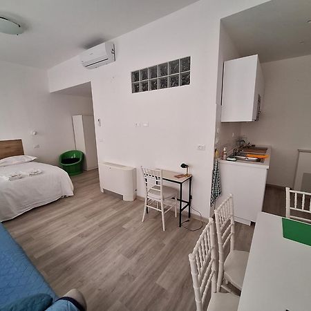Sottoripa Loft Apartment Genoa Bagian luar foto
