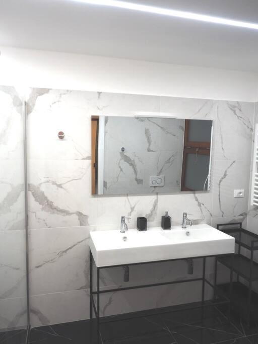 Sottoripa Loft Apartment Genoa Bagian luar foto